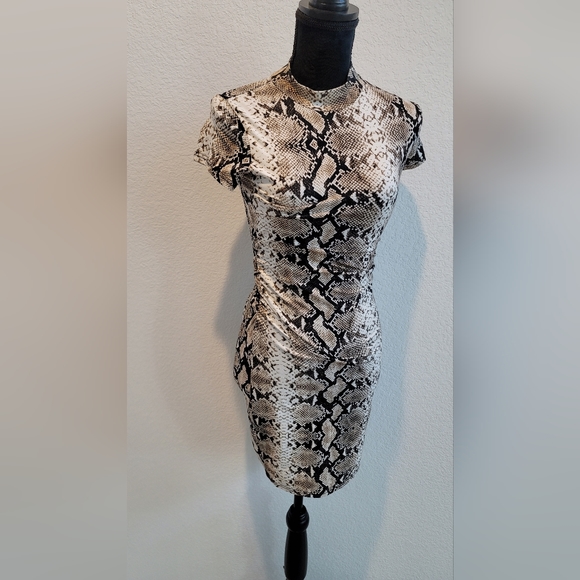 Mini Snake Print Dress Shirt Sleeve Dress(M) - Picture 16 of 17